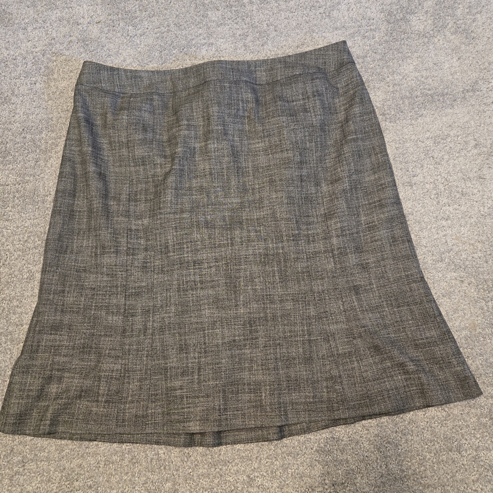 Halogen Gray Plaid Ruffle Back Skirt Size 16